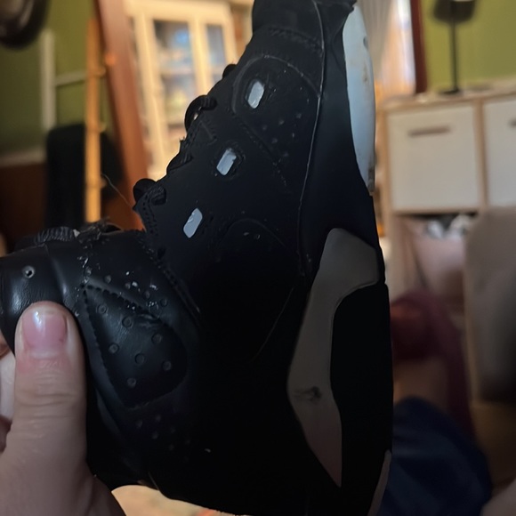 Boys basketball Jordan’s! Black with silver accent. - Picture 2 of 4